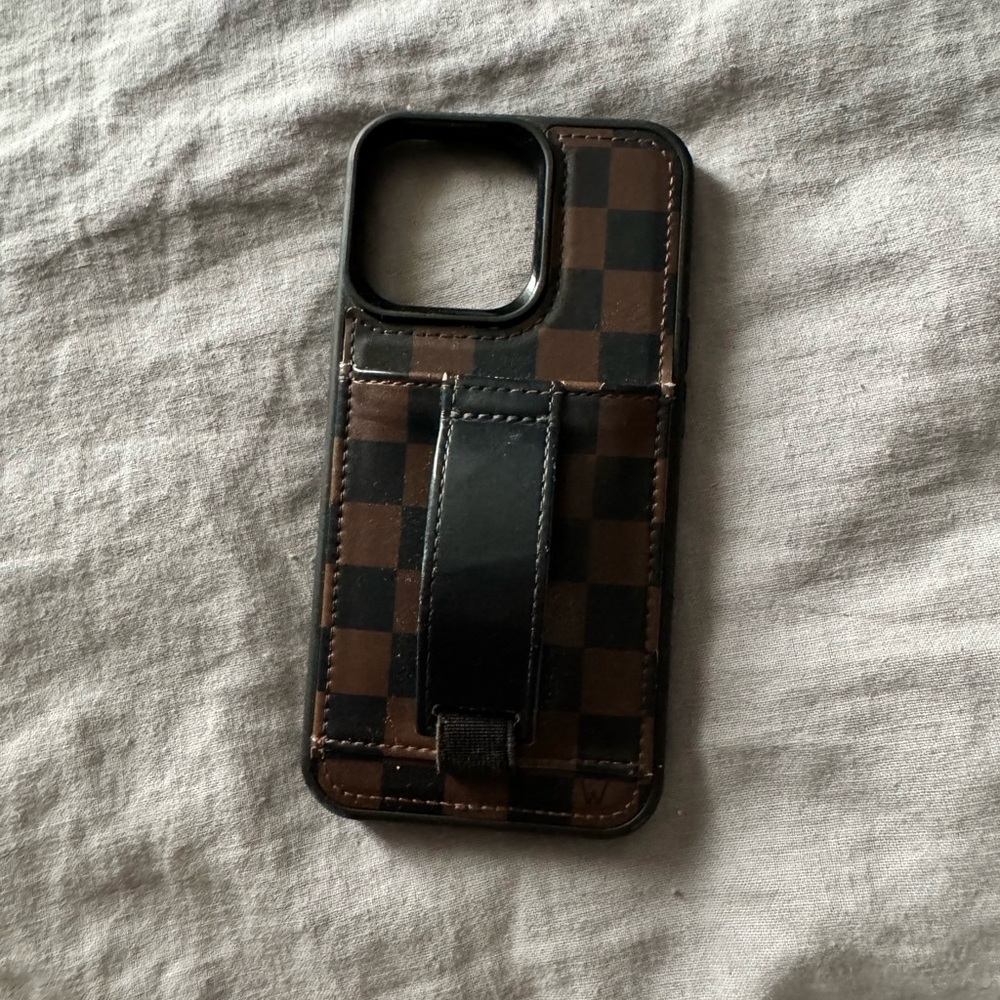 Walli iPhone 13 Pro case
